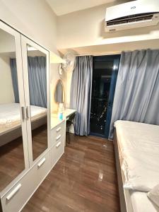 Comfy Makati Condo Wifi, Netflix and Disney
