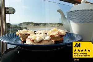 6 Porth Sands Newquay Cornwall Luxury with Sea Views - 廷塔杰尔