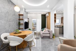 Mirror Luxury Central Penthouse by BiNoBi!