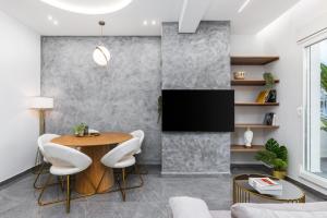 Mirror Luxury Central Penthouse by BiNoBi!