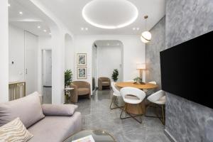 Mirror Luxury Central Penthouse by BiNoBi!