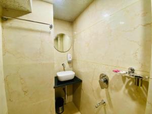 Hotel AVK-Near Kokilaben Hospital & Versova Beach- Rooms with Kitchen