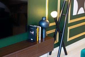 5 Star Living Burj Khalifa Infinity Pool Gym Spa