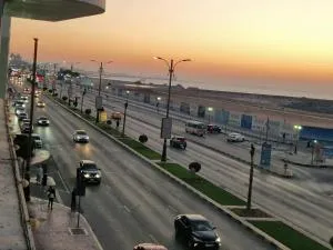 Oceanfront Oasis 1BR Apartment with Breathtaking Sea Views - Ḥamriyyah