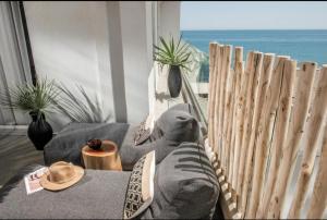 Khroma Luxury Suite 4 beach front apartment