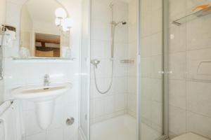 Quadruple Room room in Parkhotel Schwert