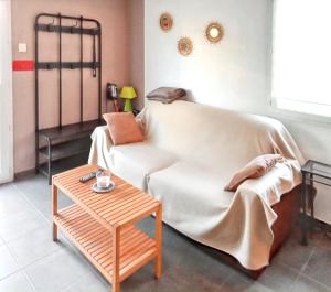 Maisons de vacances Maison charmante a Aubignan avec piscine partagee : photos des chambres