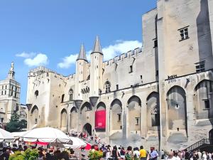 Maisons de vacances Maison charmante a Aubignan avec piscine partagee : photos des chambres
