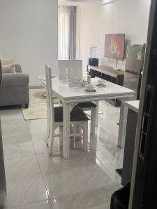 Cozy 1BR on Wood Avenue Kilimani