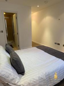 Leeds Apt - HotTub - Sleeps 6 - Special Occasions