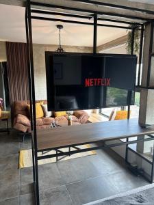 Modern Studio in South Cali - Style & Comfort