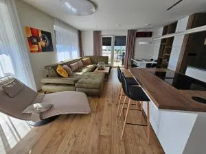 Moderný apartmán s terasou - Ráztočno