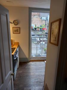 Large Bright Soho Studio flat with Large Terrace