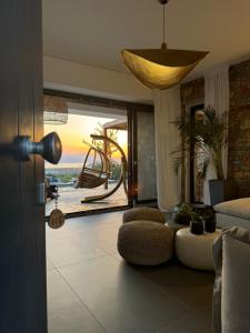 The Nine Graces- Villa Liv, Stunning views, Pool