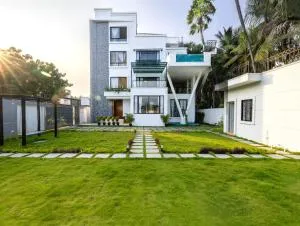 The Serene Shores - Luxury Private Villa - Kottakupam