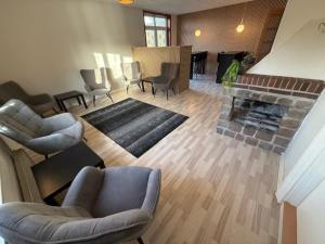 Folsted - Værelse 100 med eget badeværelse og fri parkering