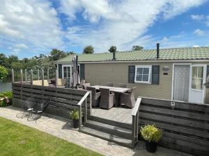 Chalet Makkum C99B met prive gelegen tuin aan het water