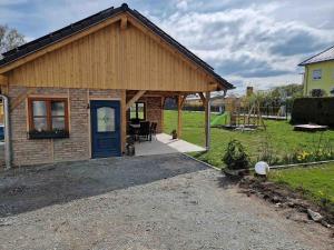 Neue moderne Ferienwohnung mit Infrarot Sauna und großen Garten