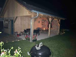 Neue moderne Ferienwohnung mit Infrarot Sauna und großen Garten