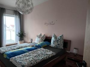 Neue moderne Ferienwohnung mit Infrarot Sauna und großen Garten