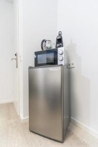 Private room #1 with King Size, ground floor, AC, only 2min to RAB