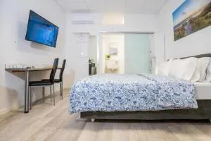 Private room #1 with King Size, ground floor, AC, only 2min to RAB - 兰施图尔