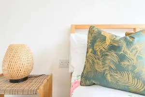 1 Bed-Sleeps 4-Private Parking-Pets-Gym - Knowsthorpe