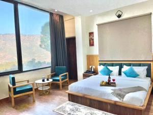 6 BhK kasauli Heights with Pool By Kasauli Vista