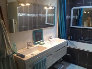 Maisons de vacances L-Heure Bleue : photos des chambres