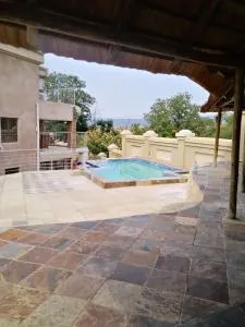 The 205 Executive Lodge - Mmafefe