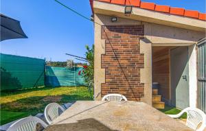 Stunning Home In A Peroxa With Wifi