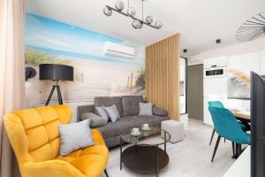 Eleganckie Apartamenty Blisko Plaży w Niechorzu z Klimatyzacją w Salonie i Parkingiem by Noclegi Renters