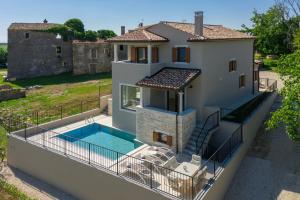 Villa Skraline for 6 people near Umag with salt-water private pool