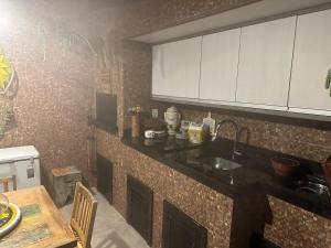 Casa a uma quadra da praia,5 km beto carreiro casa aconchegante