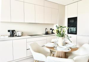 Rentero Modern, River View Apartment near Prague City Center