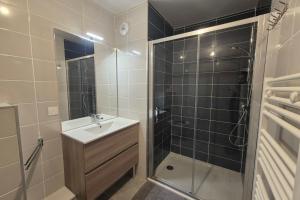 Appartements NEW ! Altitude 1327 Residence at the foot of the slopes : photos des chambres