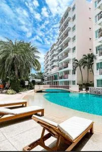 Paradise Park Jomtien by Anatolii - Ban Nong Phrong