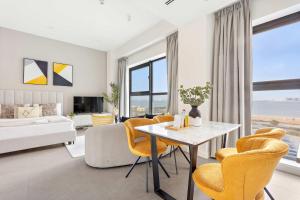 Silkhaus Vacation Homes Modern Studio with Private Beach