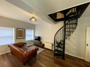 Central Industrial Chic 2-Bedroom Flat - 桑德巴奇