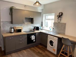 Central Industrial Chic 2-Bedroom Flat