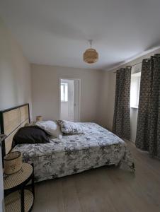 Maisons de vacances Gite d-Anjoux : Maison 3 Chambres