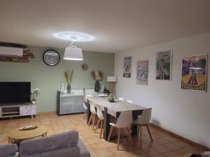 Maisons de vacances Maison individuelle 90m2 avec veranda et piscine : photos des chambres