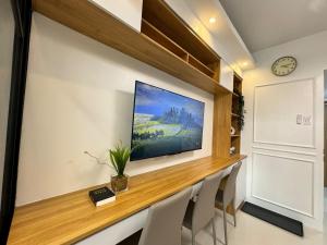 1230 Flor Suite Shore 3 Residences near SM MOA by PrimeStay