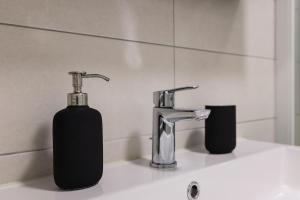 Elegance & Cozy by HOME Apartments, FREE Parking