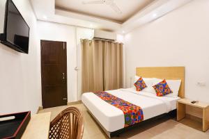 Via Prime Inn - Nr Prayagraj Railway Station