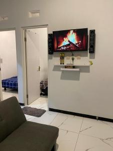 Villa Modern Minimalis Panderman Hill