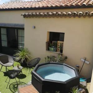 Le patio des adhemar