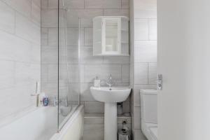 Stylish 1BD Flat with Shard Views Near Bermondsey
