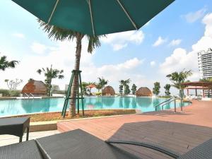 Almas suites Puteri Harbour Netflix Free snack