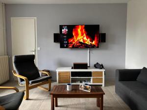 La Fromagerie Maison lumineuse et spacieuse beau séjour 5 ch 2 wc 1 sdb grand jardin clos 5mn à pied commerces 10 mn plage Omaha Beach proche plages du débarquement